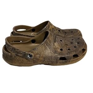 CROCS Men's Chukka Clogs in Brown Camo
